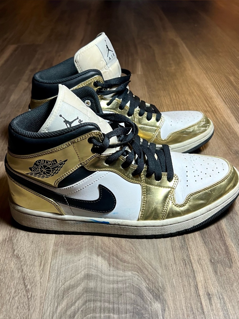 Air Jordan 1 Mid SE Metallic Gold Black White Toe 2020 - Size 9.5 YS Youth
